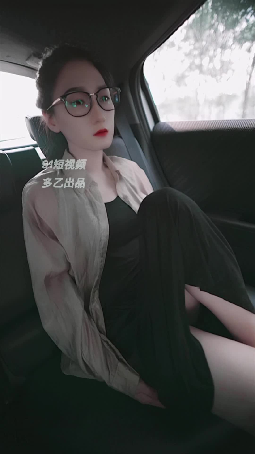 禦 姐 小 江 疏 影 【 多 乙 】 一 撮 性 感 陰 毛 舔 舐 美 穴 有 點 上 頭 ， 郊 外 車 震